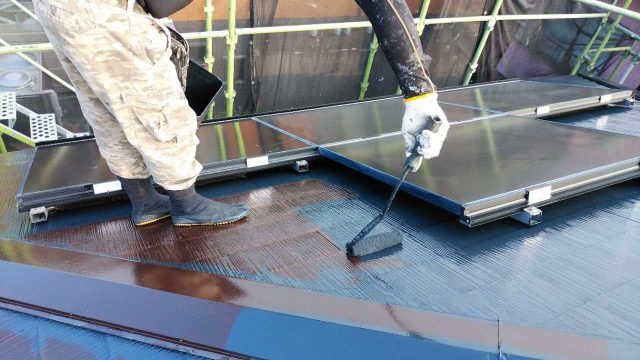 屋根塗装 1回目の様子