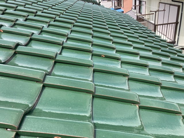 釉薬瓦　ズレの確認