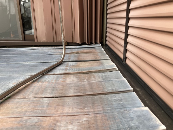 ベランダ　床デッキ材