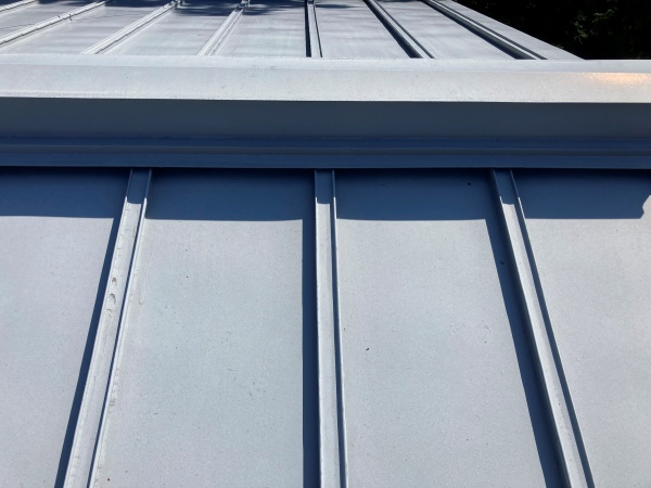 瓦棒屋根　色褪せ