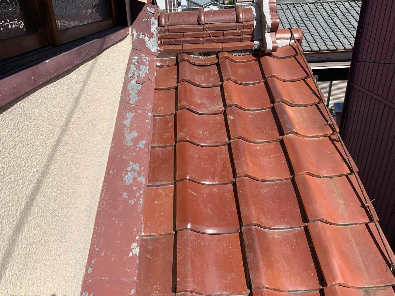 強風被害　瓦の割れ　修理後の状態