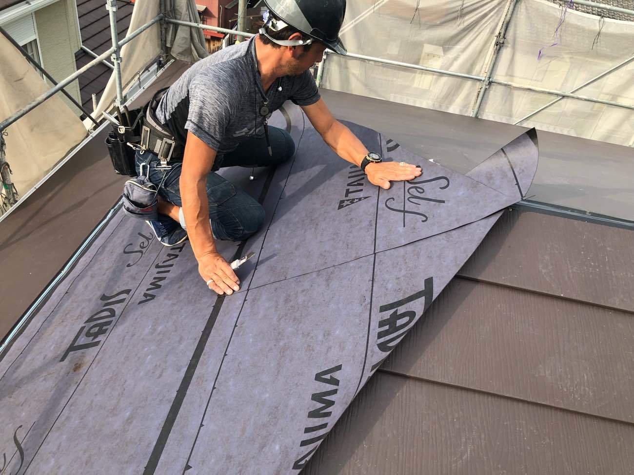 ルーフィング貼り1