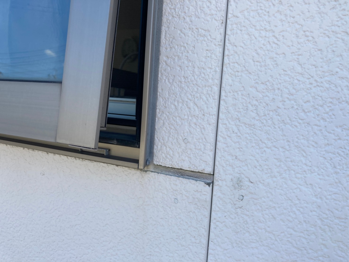 外壁塗装　サッシ廻り
