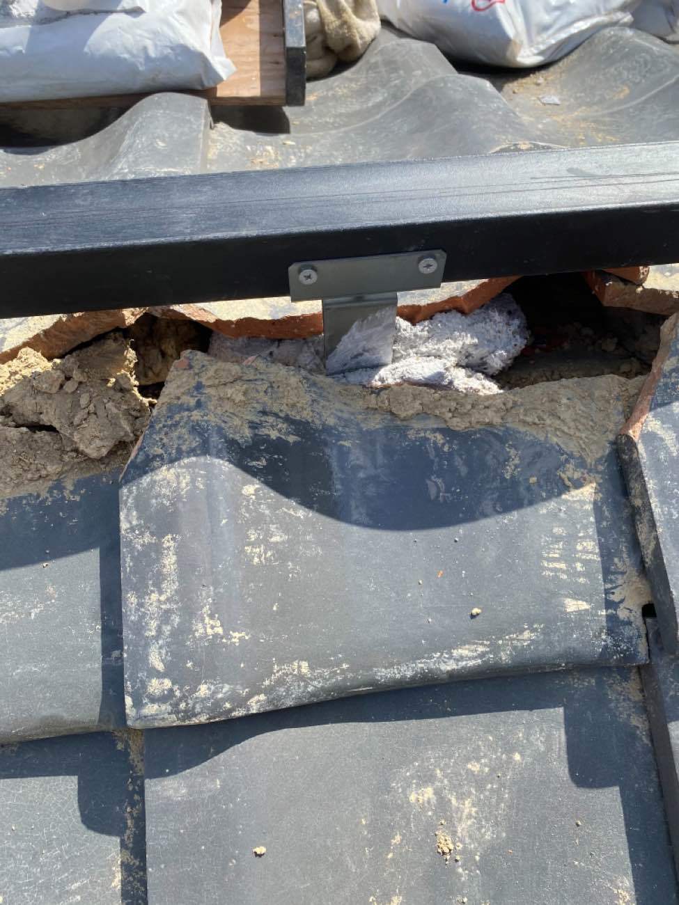 棟木の様子　強力棟の取付