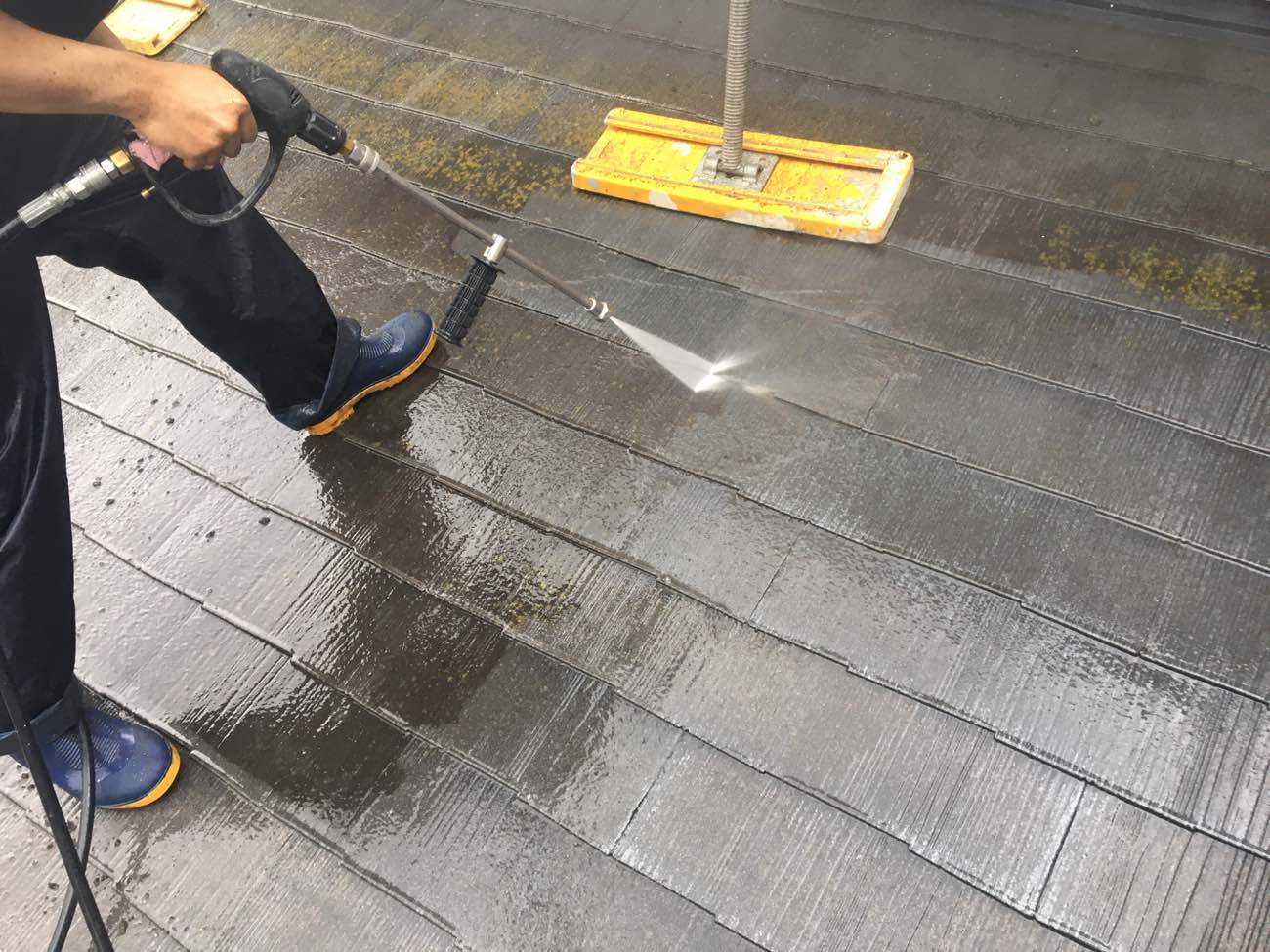 屋根塗装　高圧洗浄