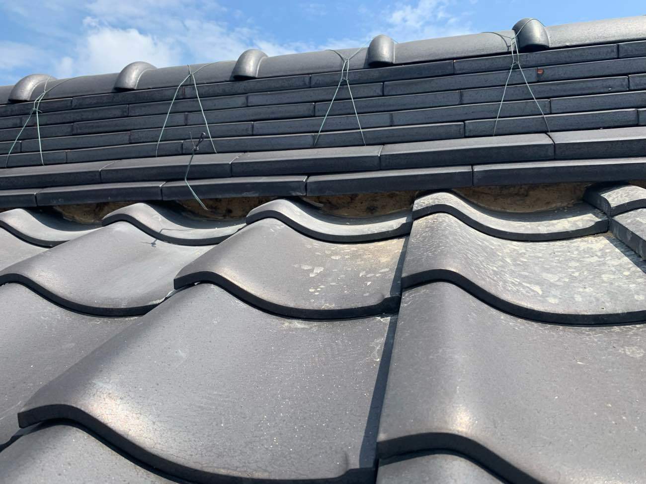 棟下漆喰　古い漆喰撤去後