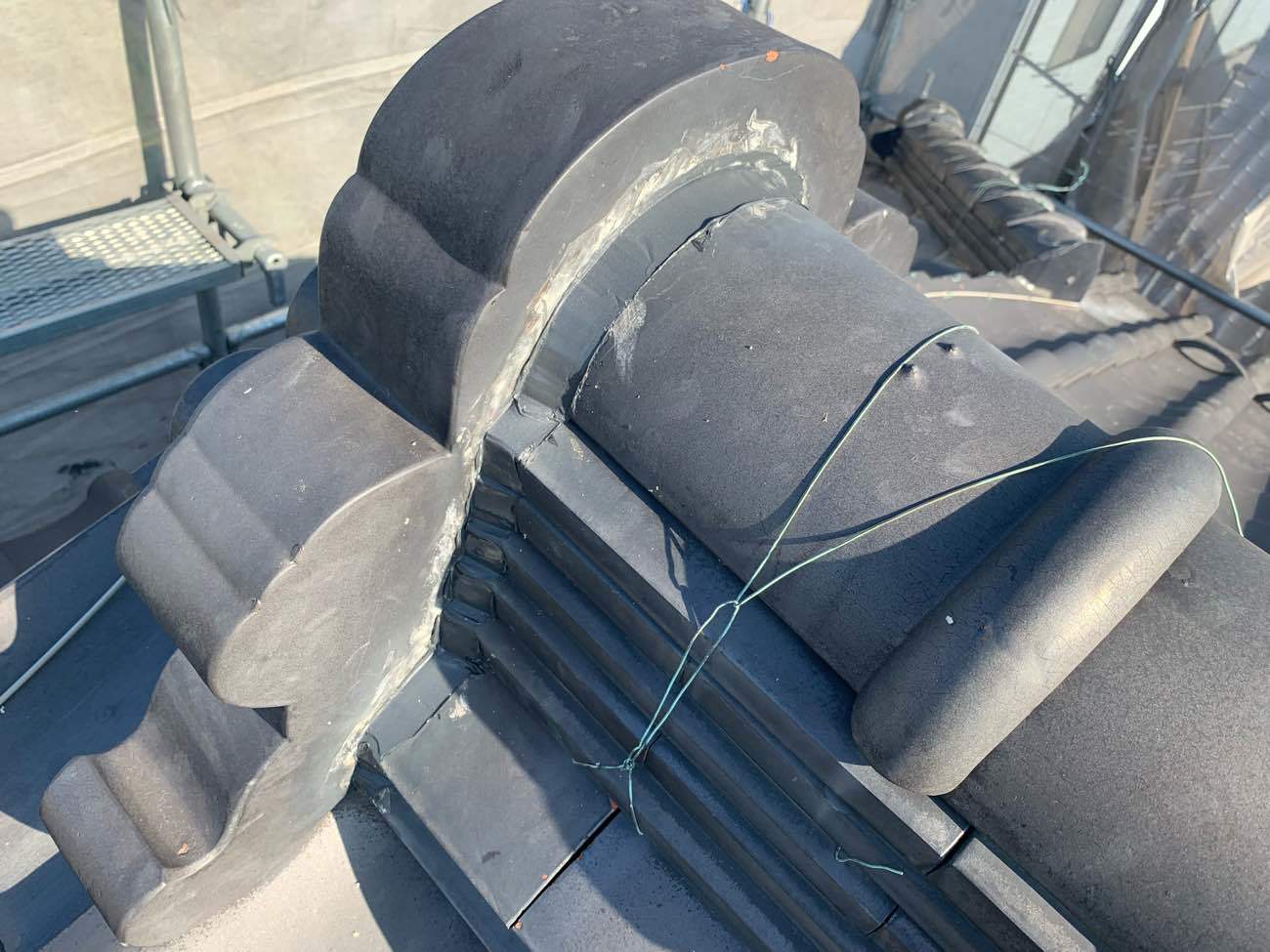 鬼瓦古いコーキング撤去