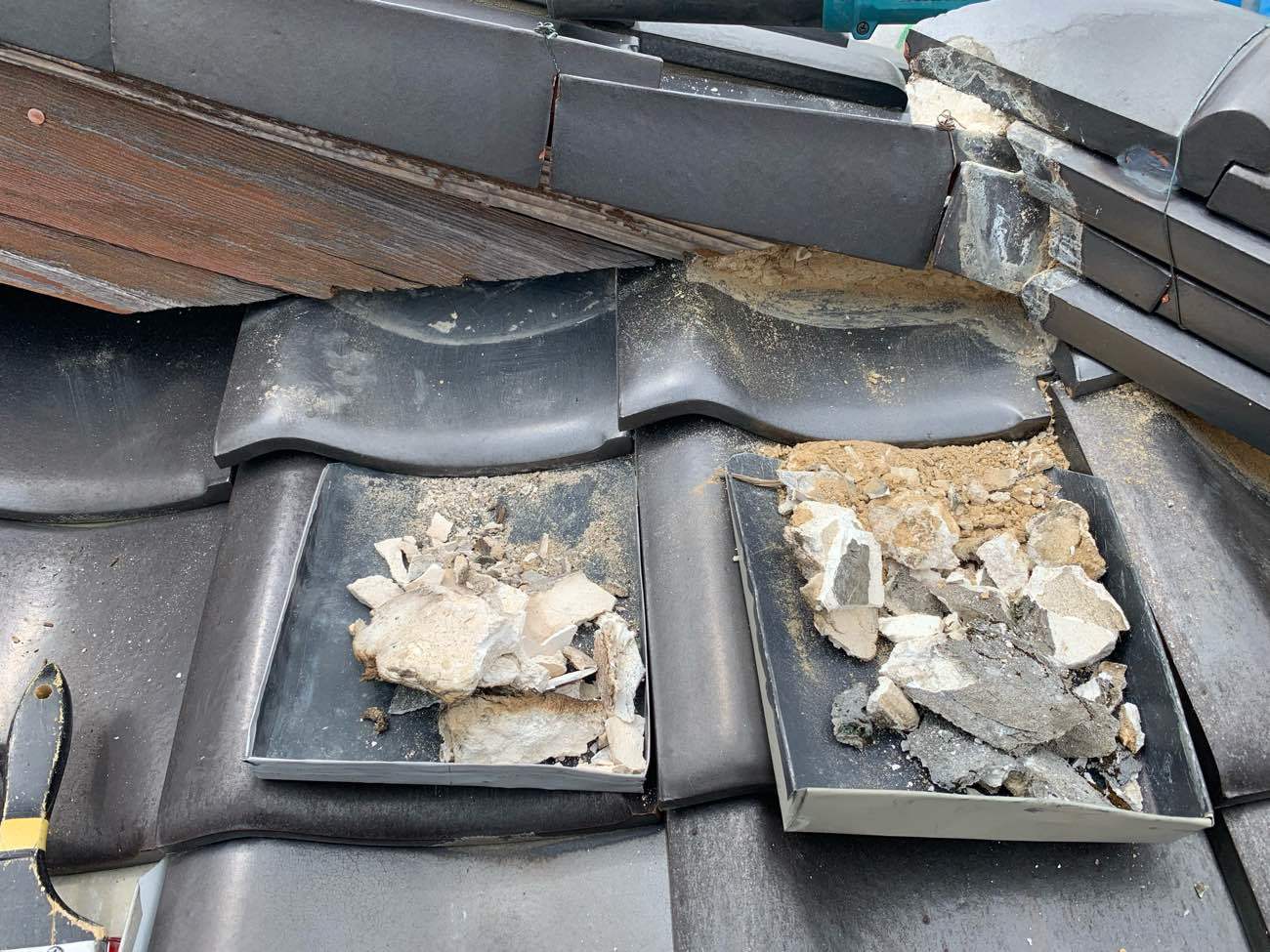 既存漆喰の撤去