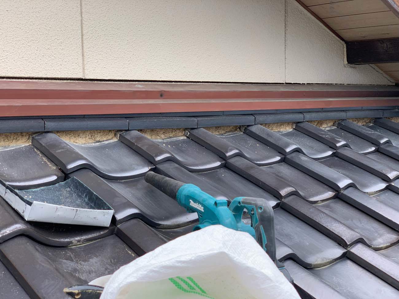 既存漆喰の撤去状況