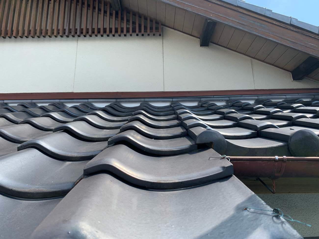 壁際漆喰の施工後　引きの写真