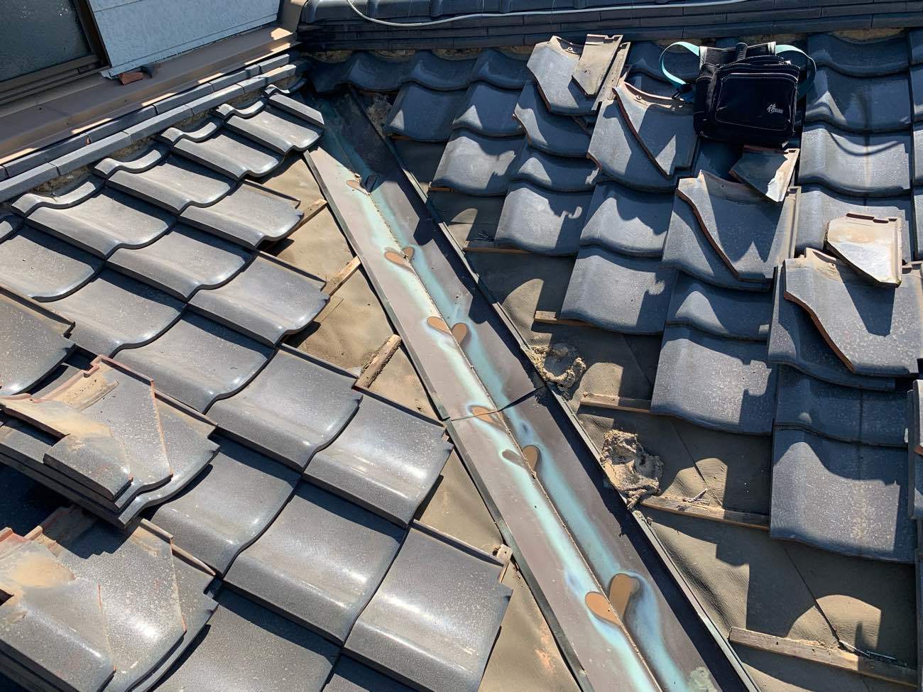 古い谷板金の撤去