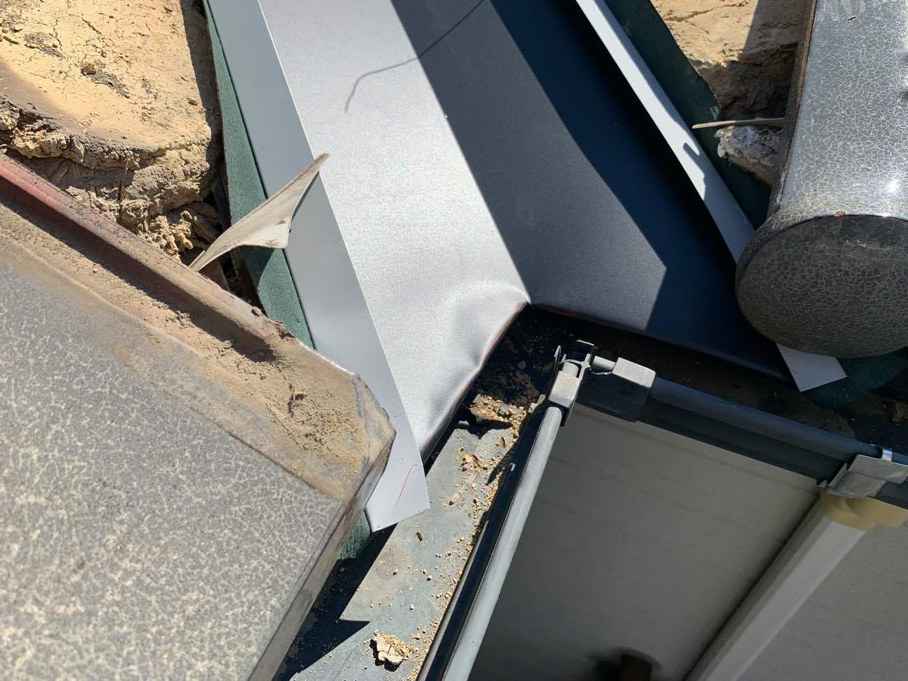 谷板金の固定　軒先