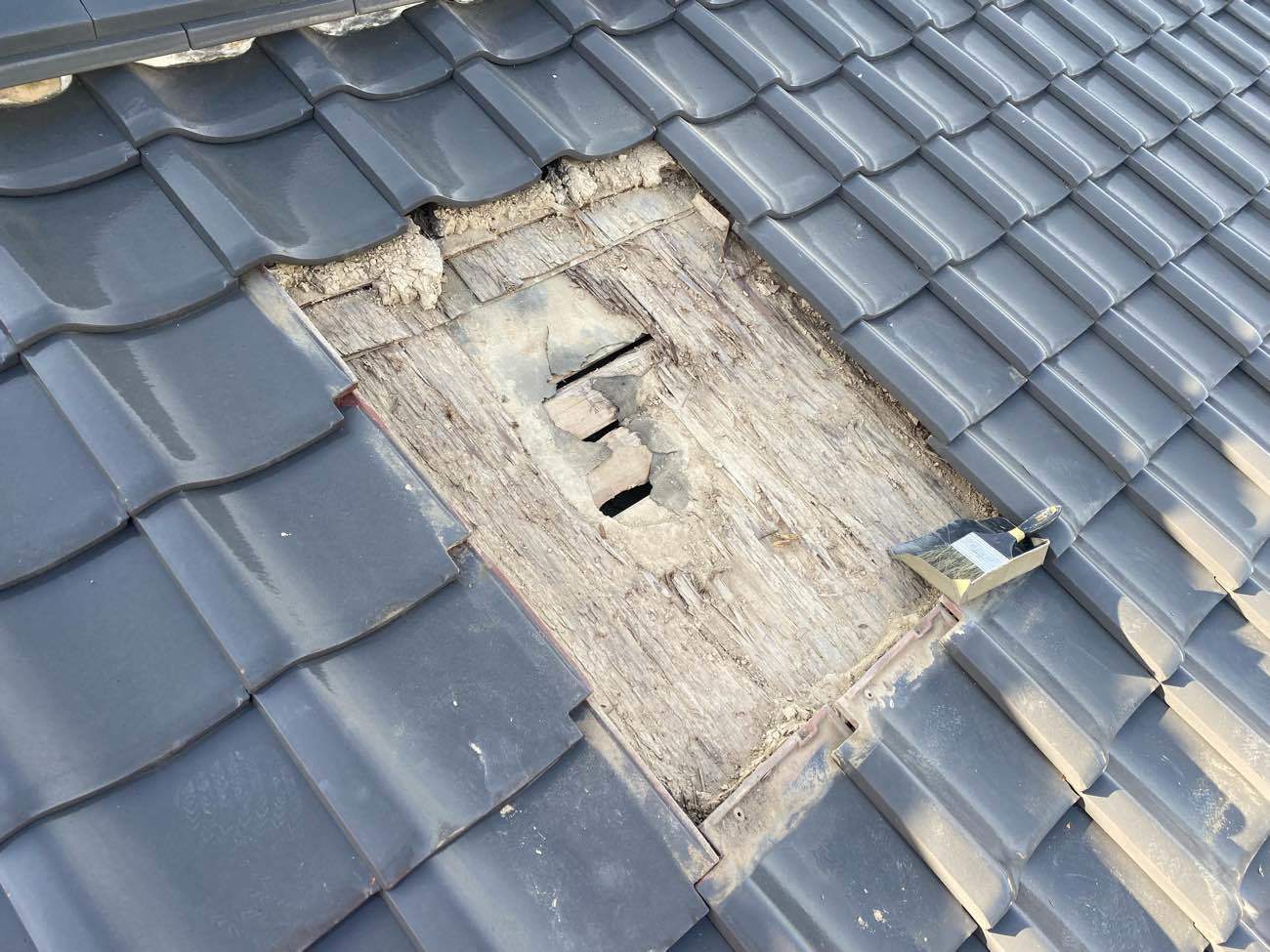 既存葺き土撤去