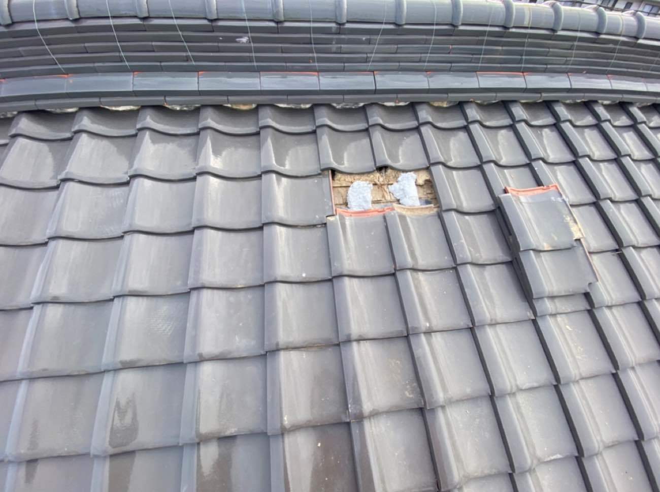 屋根葺き直し工事中　仕上げに近い状態