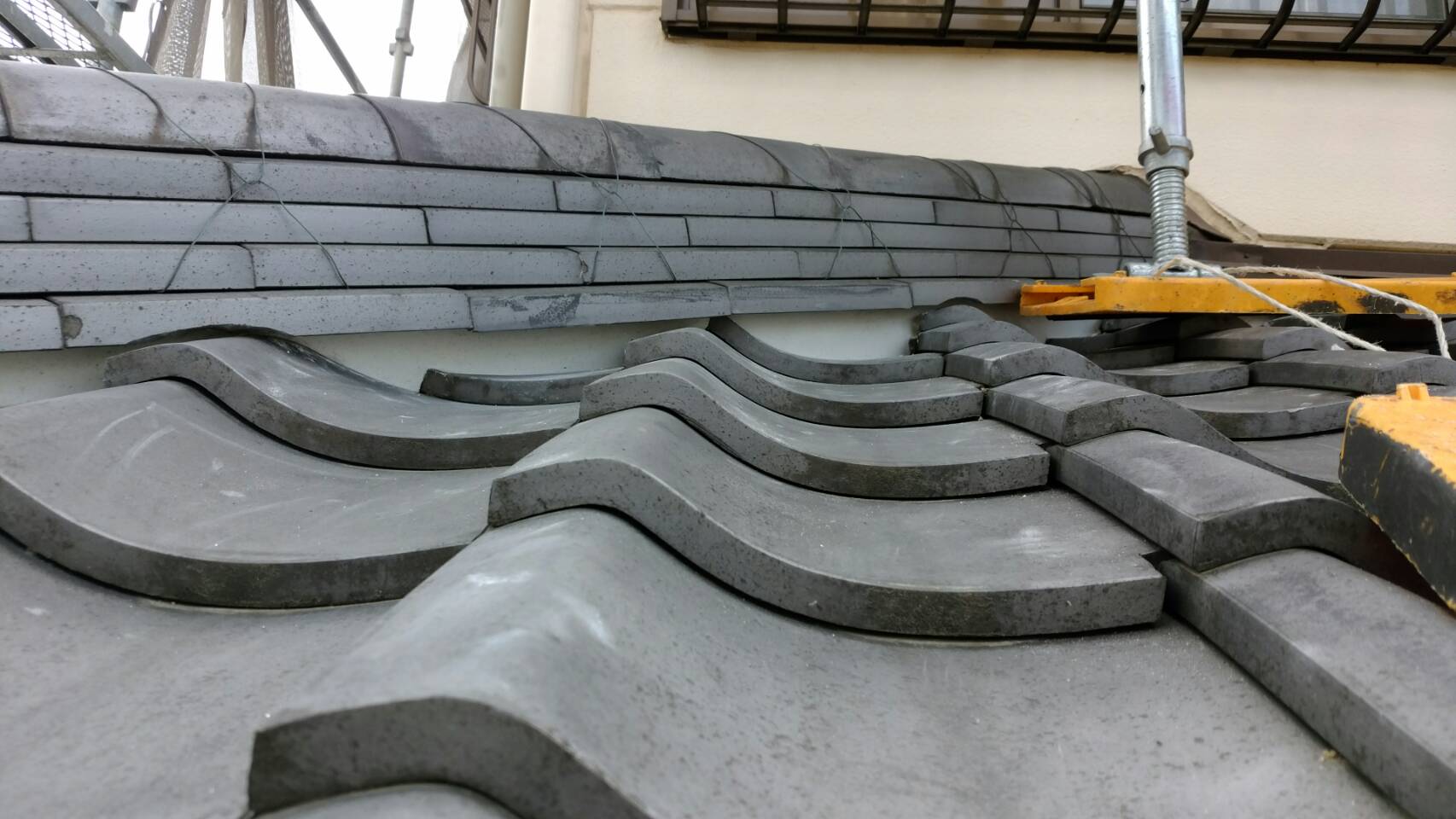 屋根漆喰補修工事　棟下