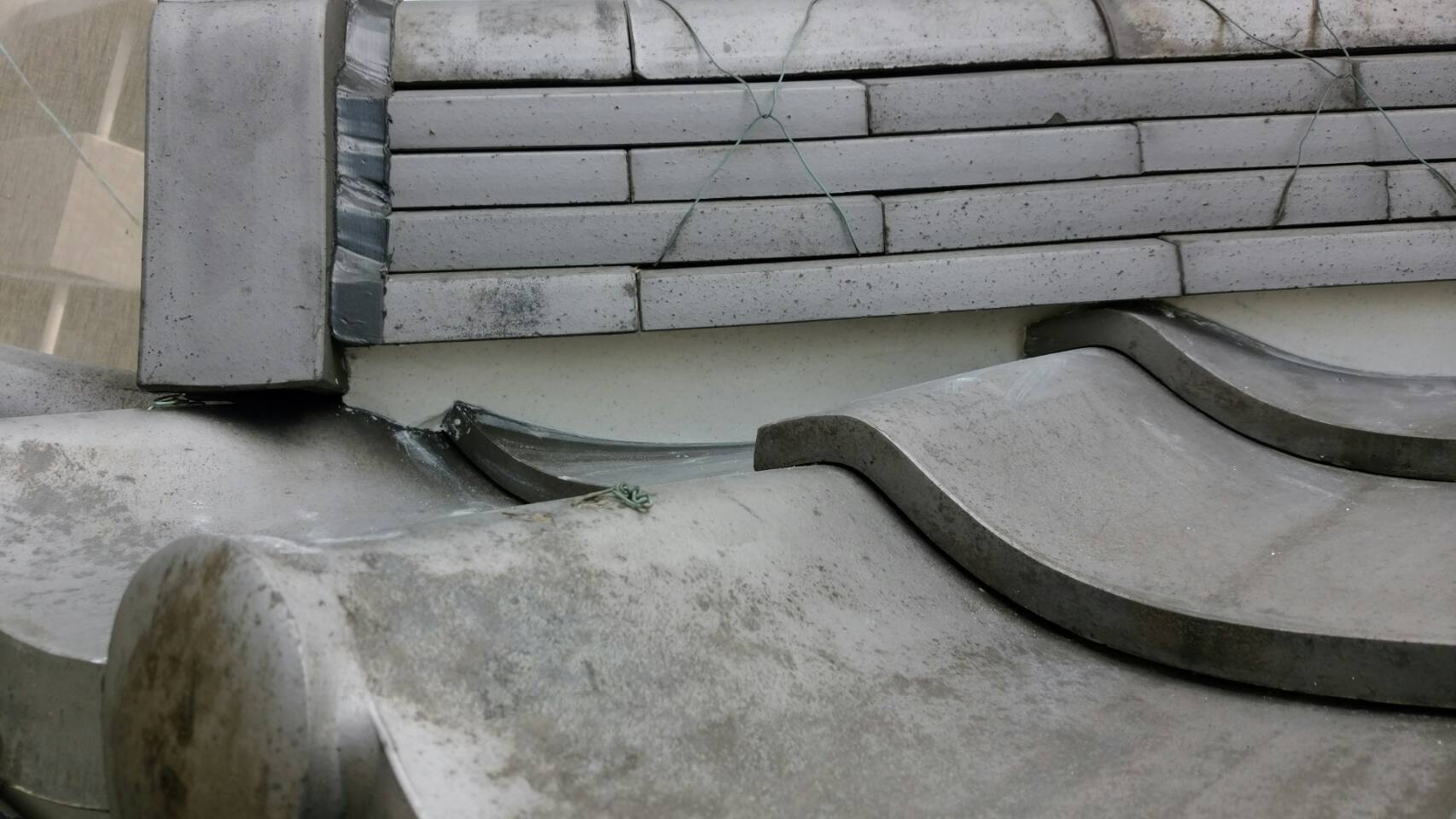 屋根漆喰補修工事　棟下