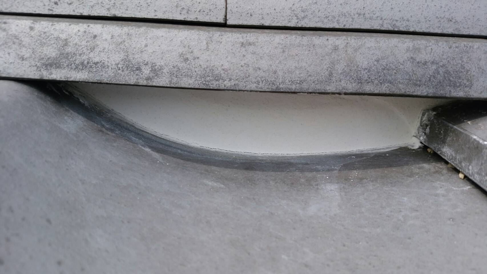 屋根漆喰補修工事　棟下