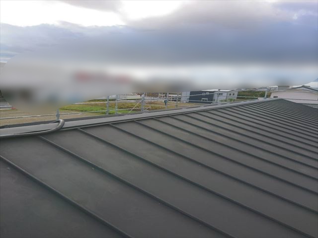 台風被害　棟板金修理