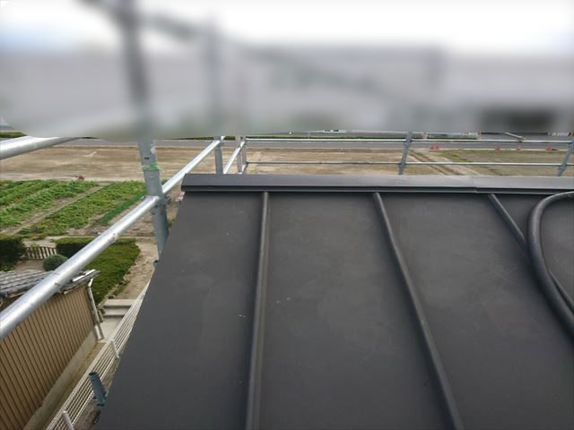 台風被害　棟板金修理