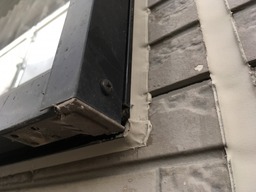 目地交換工事　サッシ廻り