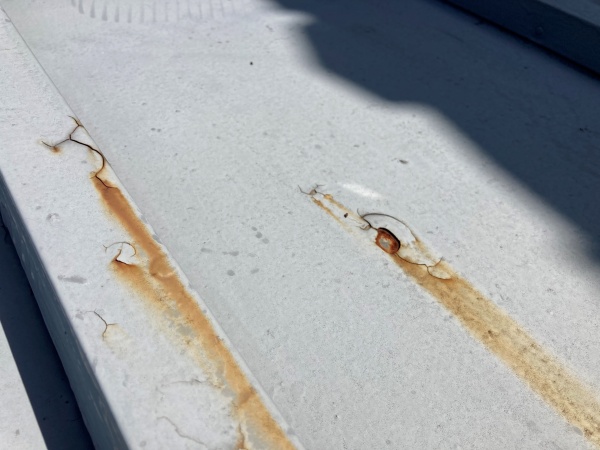 瓦棒屋根　錆の発生