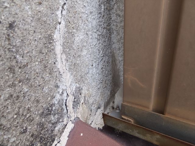 雨漏り調査　外壁のクラック