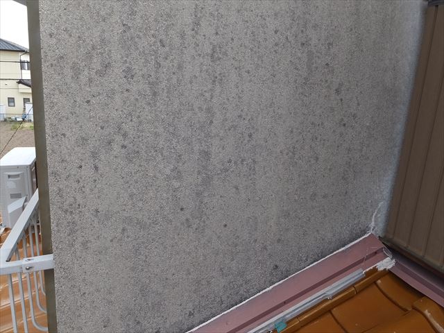 雨漏り調査　外壁のクラック