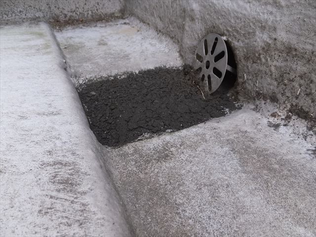 FRP防水の現地調査　ドレンつまり