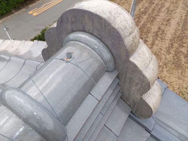 鬼瓦の漆喰の剥がれ