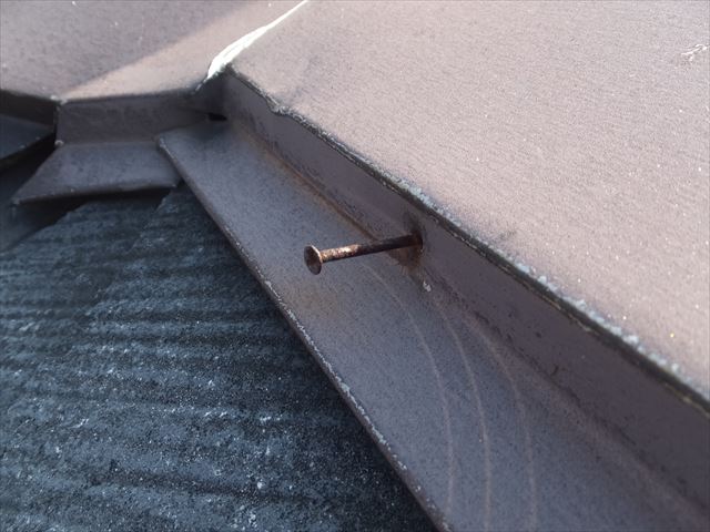 棟板金の釘浮き　サビ