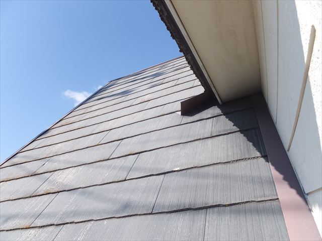 急勾配屋根　足場が必要です