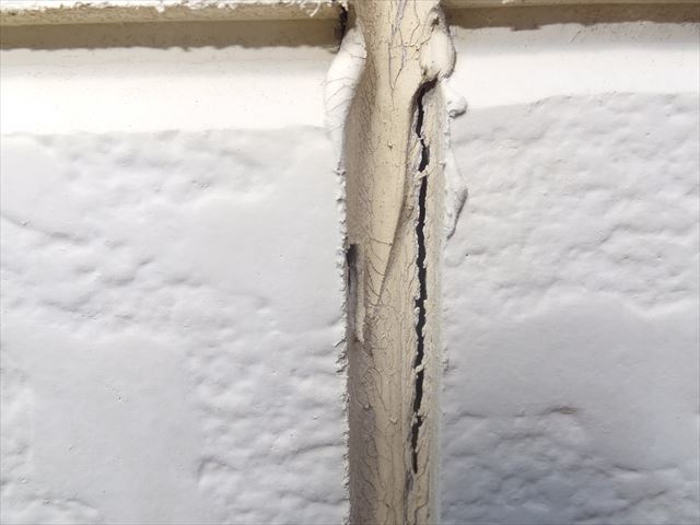 外壁の調査　目地シーリングの劣化