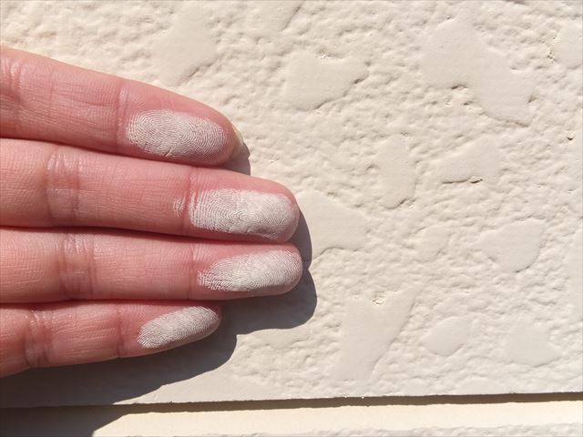 外壁点検　チョーキング現象の発生