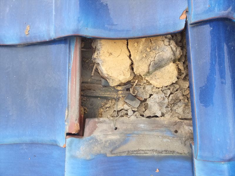 瓦をめくっていきます