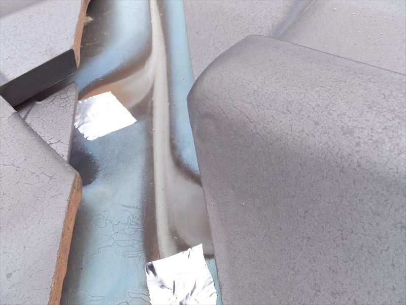 谷板金の穴あき　応急処置