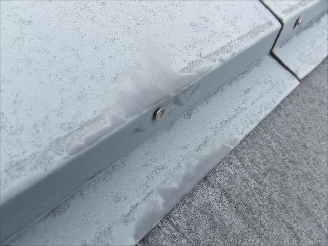 化粧スレート屋根の点検棟板金