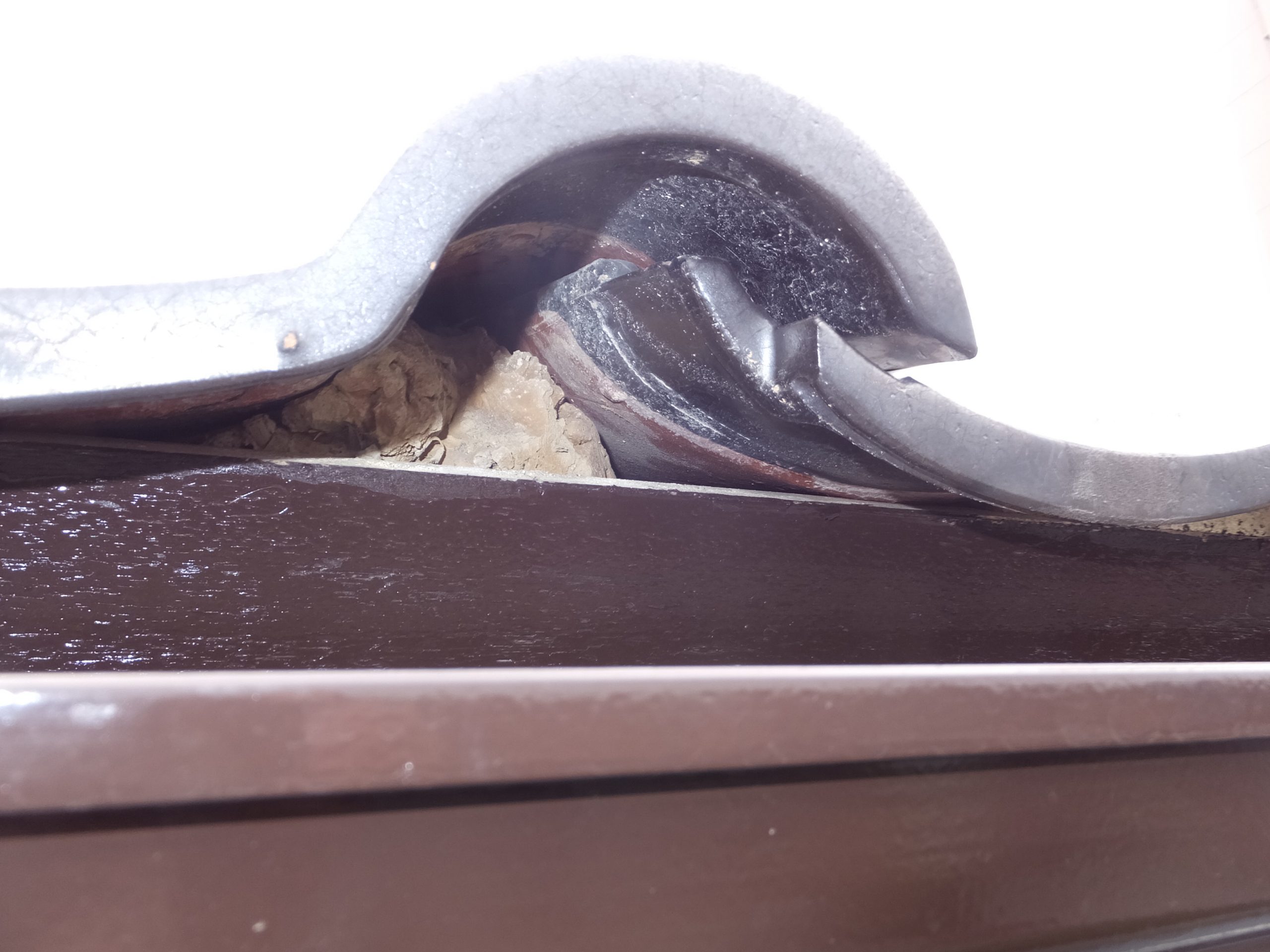 雀口漆喰　剥がれています