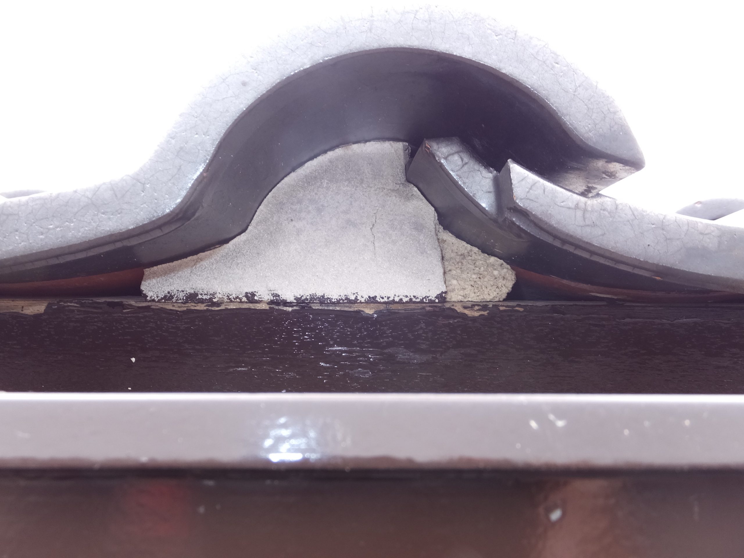 雀口漆喰　剥がれています