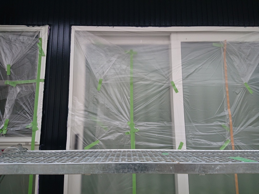 塗装工事　養生作業