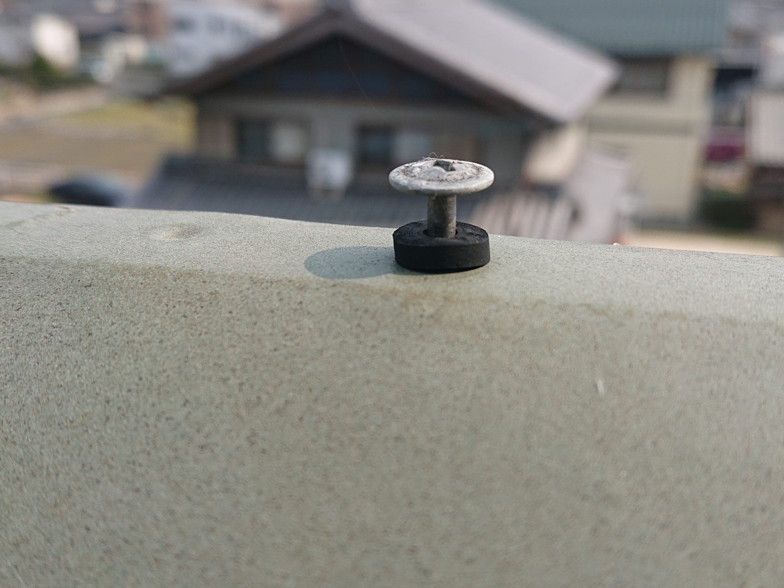 平板瓦のビス浮き