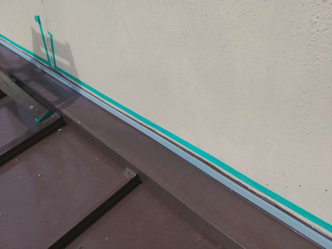 シーリング工事　養生中