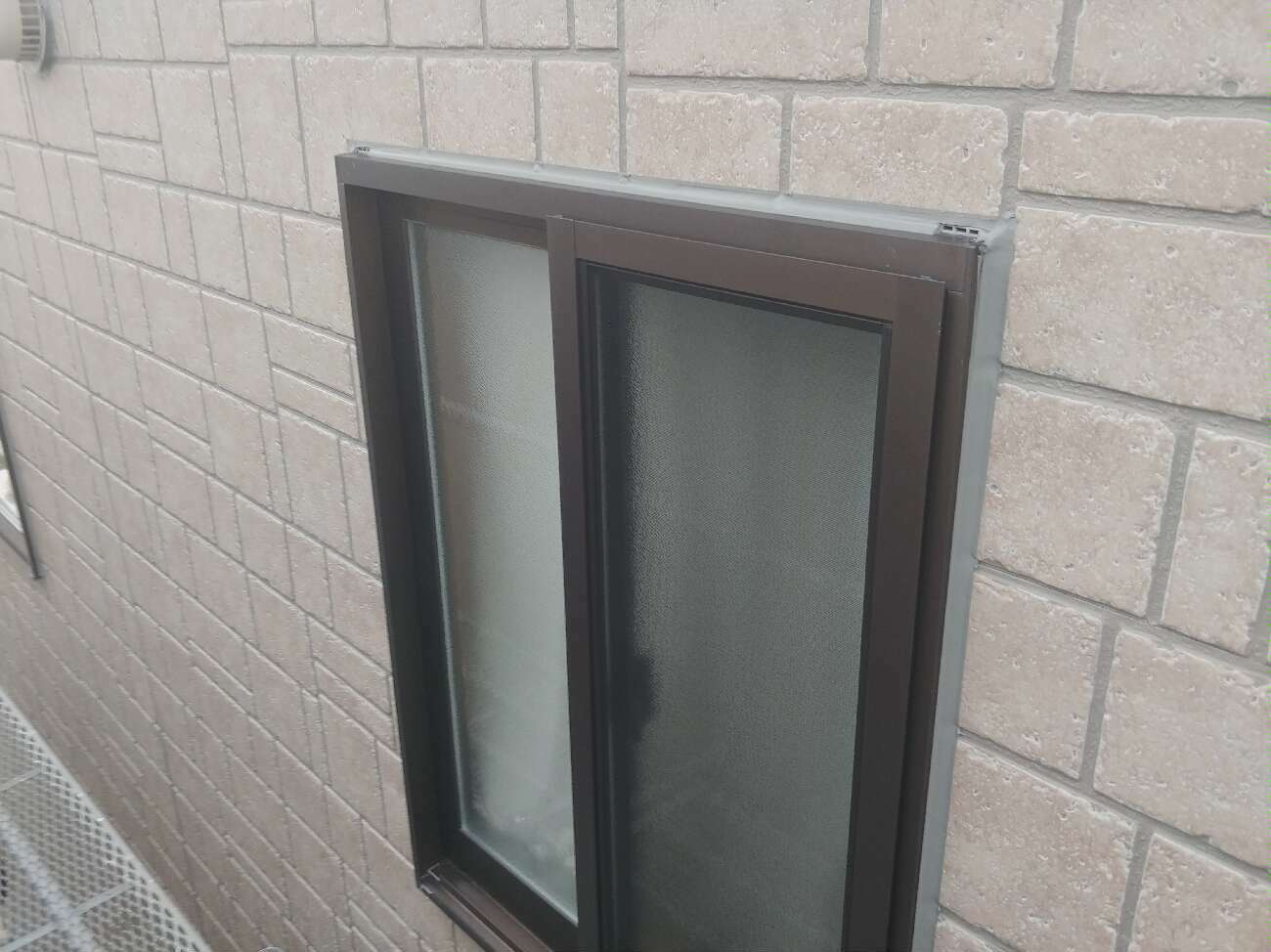 塗装前のシーリング工事完了サッシ周り