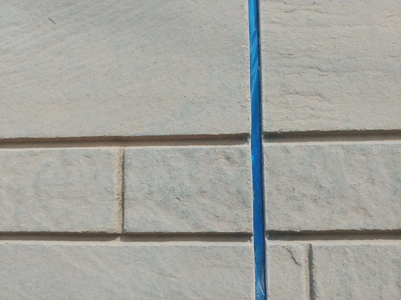 目地シーリングプライマー塗布