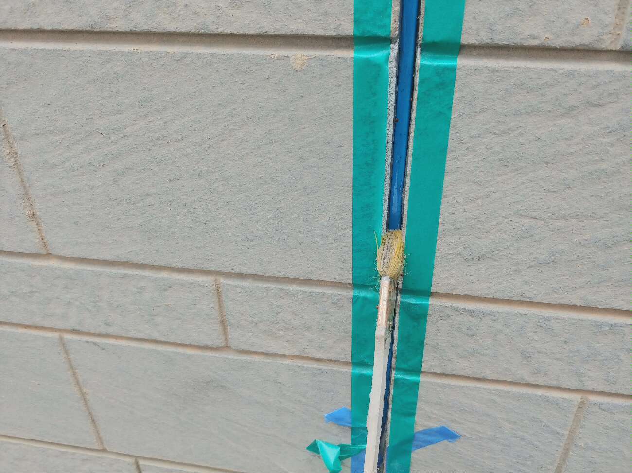 目地シーリングプライマー塗布