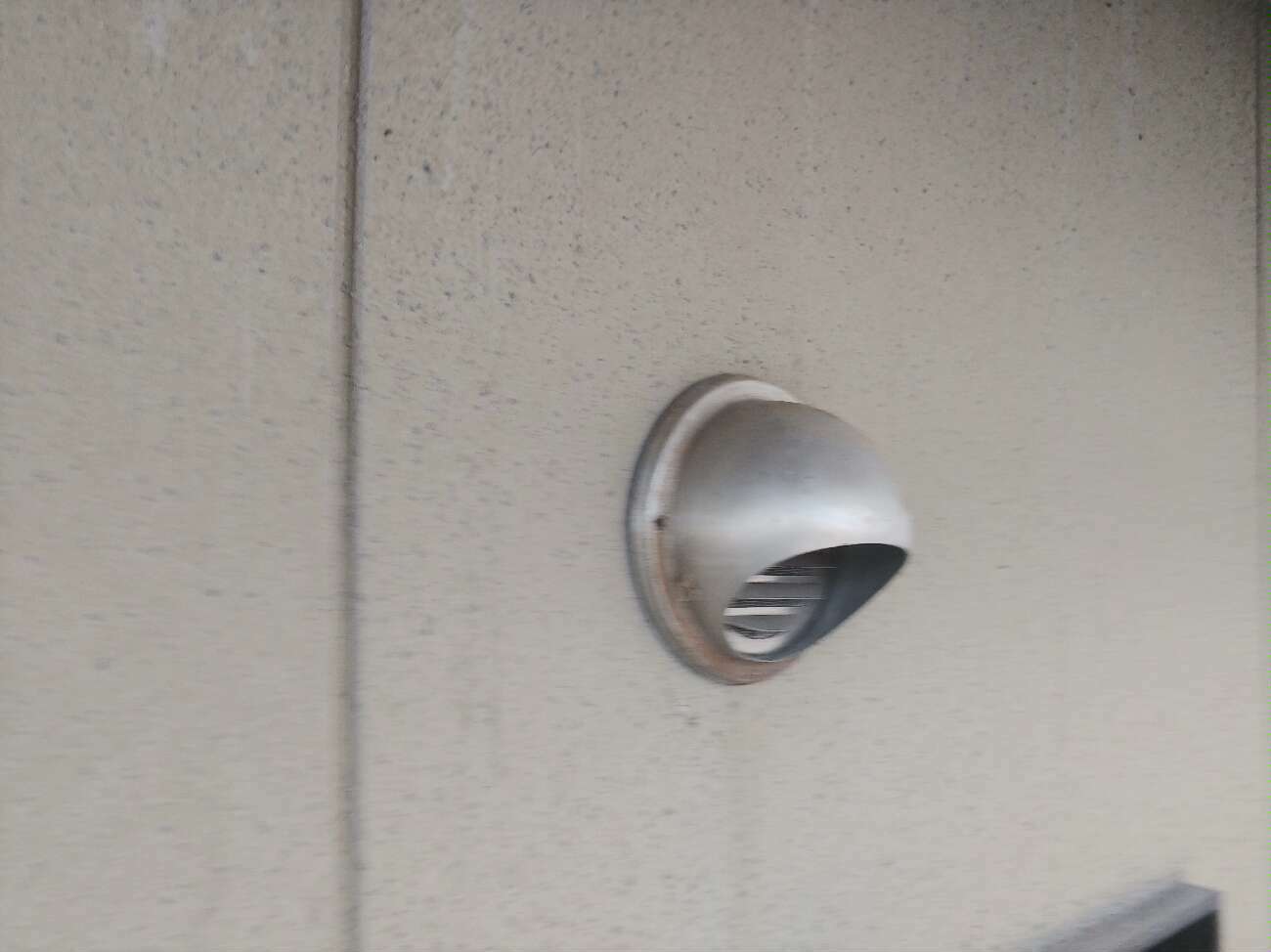 外壁塗装工事に伴うシーリング　養生前