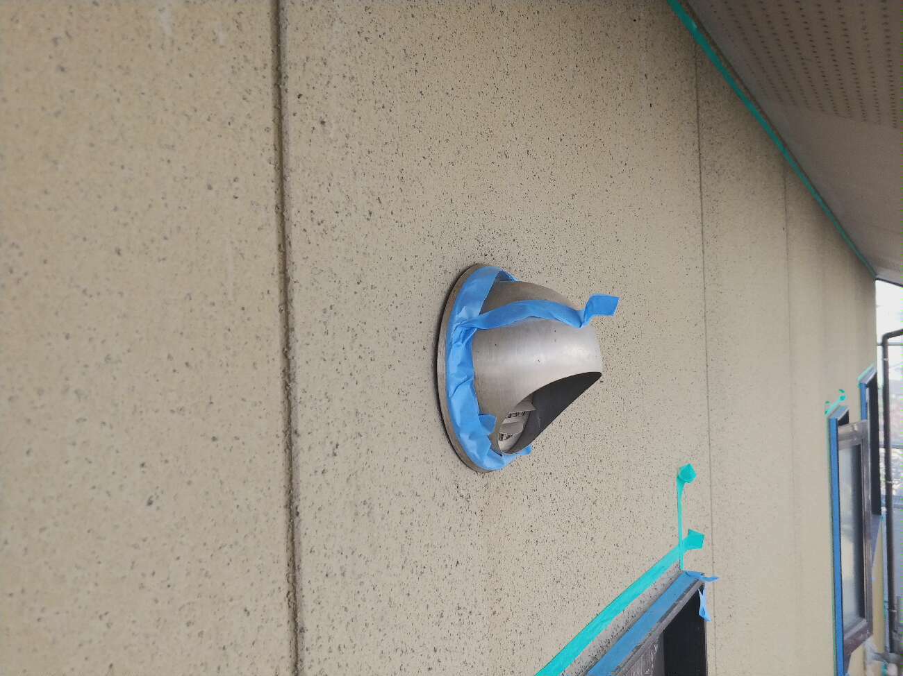 外壁塗装工事に伴うシーリング　養生