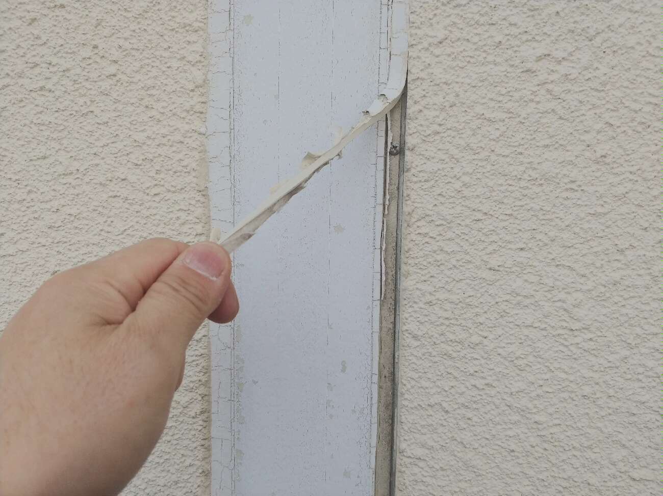 シーリング工事　古いシーリングの撤去