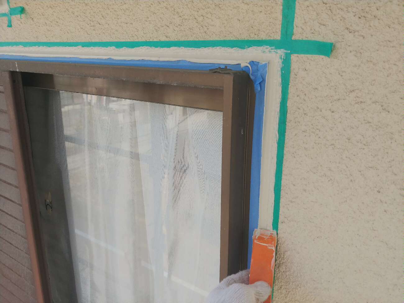 シーリング工事　サッシ周りも工事をしていきます