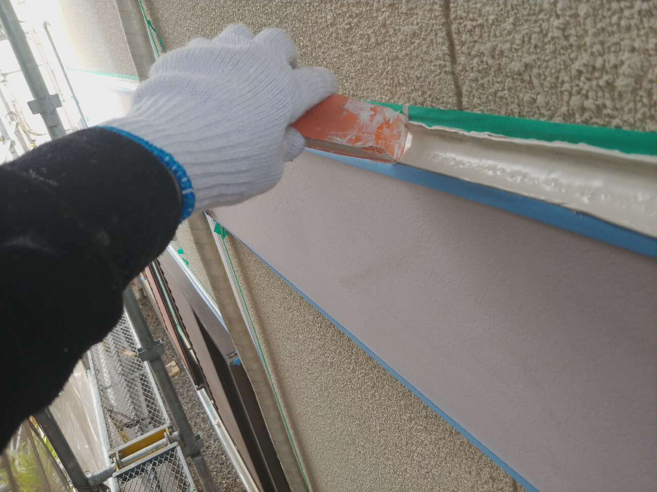 シーリング工事　サッシ周りも工事をしていきます