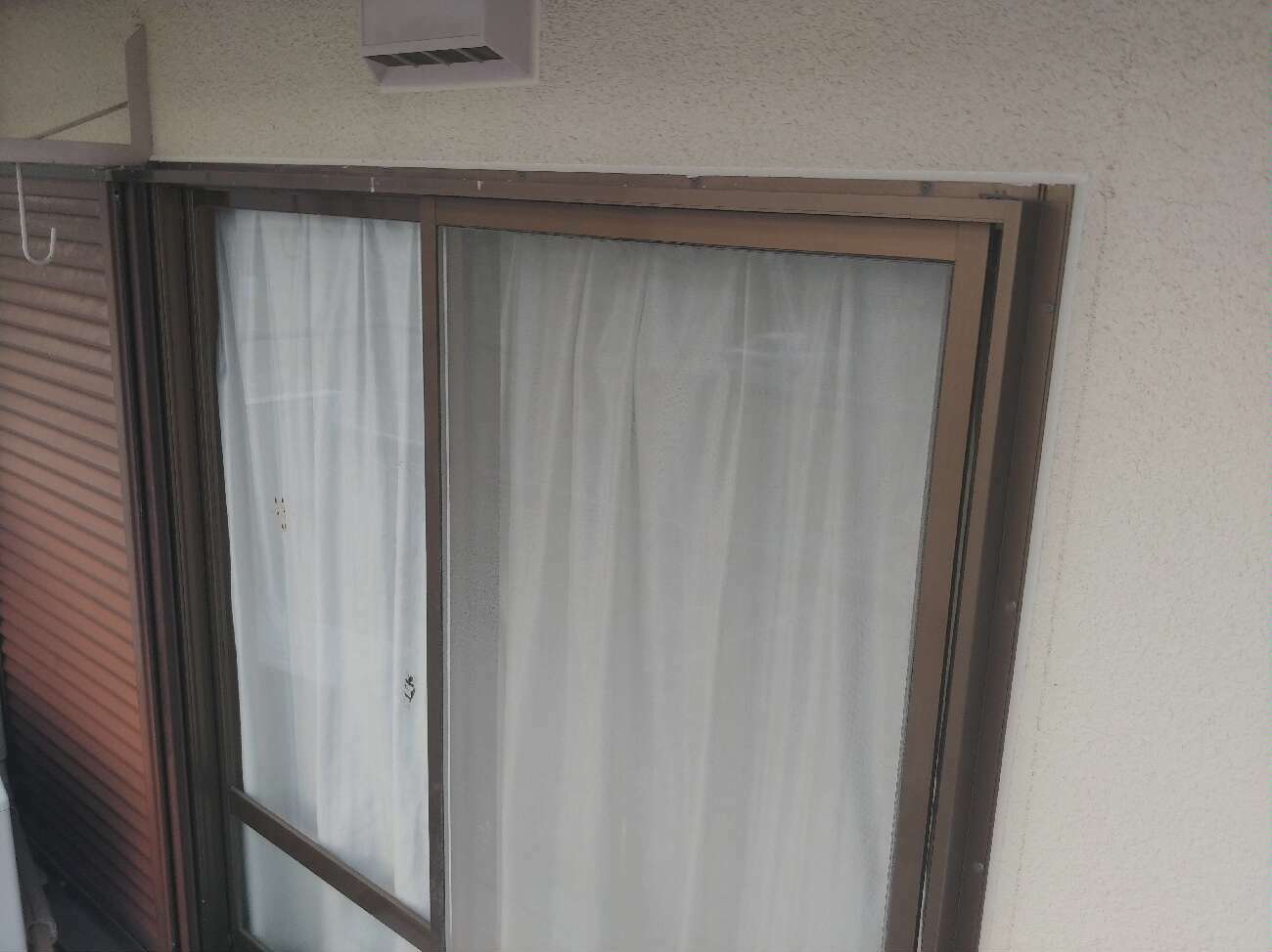 シーリング工事　サッシ周り完了